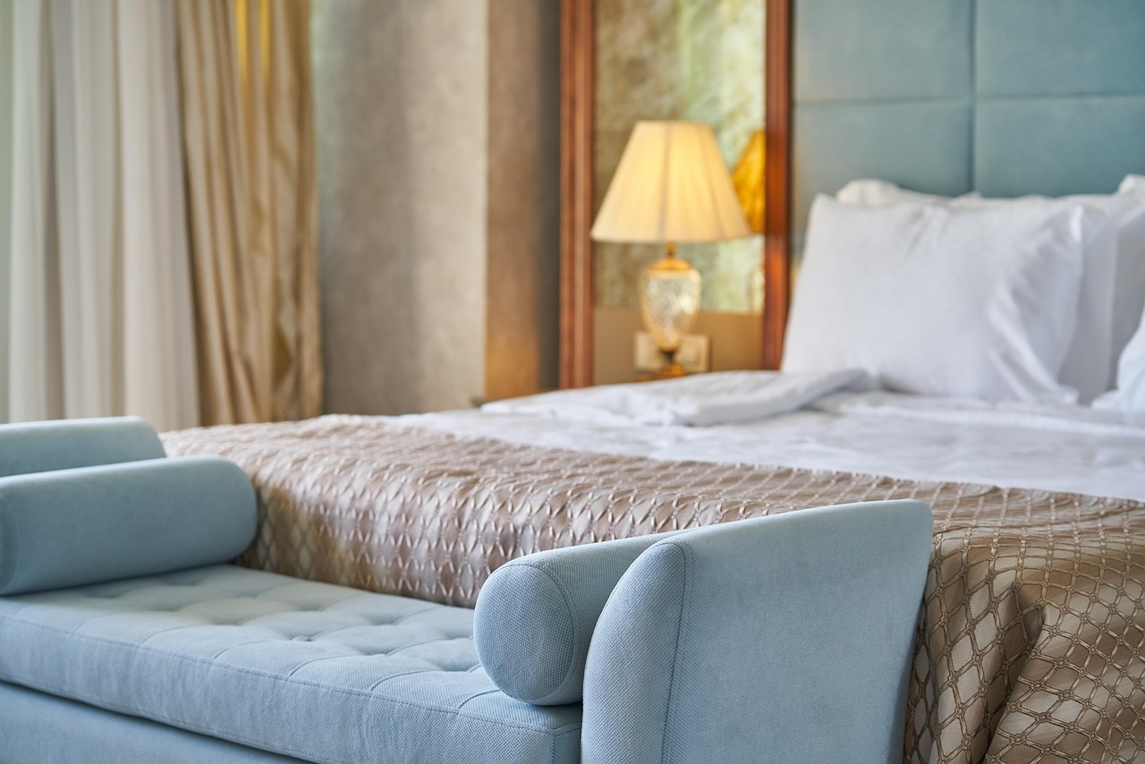 bed  hotel  luxurious  bedroom  hotel room  relax  vacation  hotel  hotel  hotel  hotel  hotel  bedroom  hotel room
